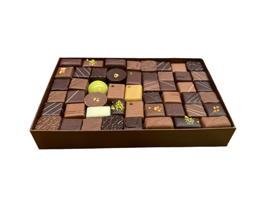 T4 - Coffret assortiment de chocolats environ 870 g